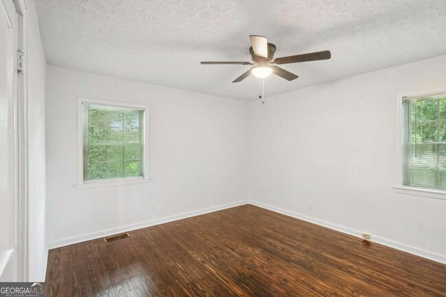 Building Photo - 125 Chappell Rd SW