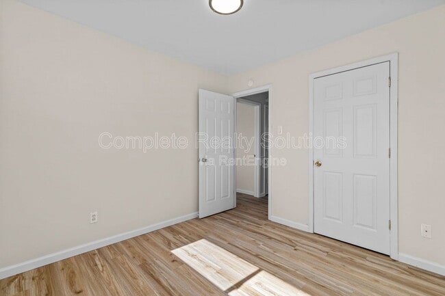 Building Photo - 1405 Flicker Dr