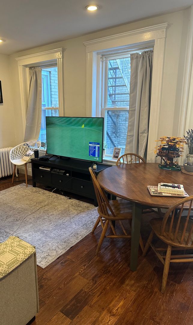 Building Photo - Don't miss out on this amazing deal!