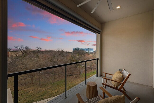 Building Photo - 428 Highwood Trl