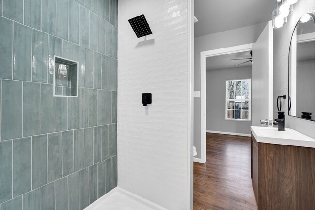 Building Photo - 413 Shaw St