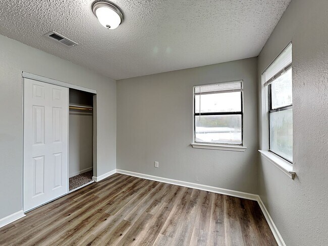 Building Photo - 3 BR/2BA | Newly Renovated Single Family in Dallas | Fenced Backyard | Located Near The Great Tri...