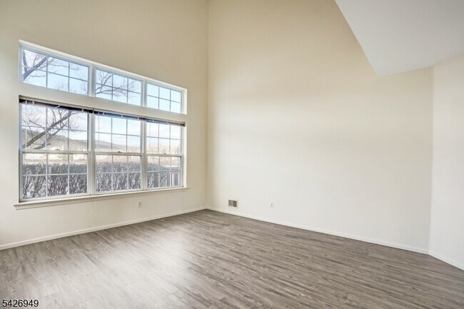 Building Photo - 16 Lagoon Way