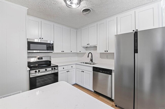 Building Photo - 111 Lori St