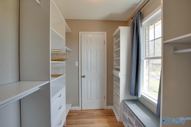 Building Photo - 501 Brenda Dr