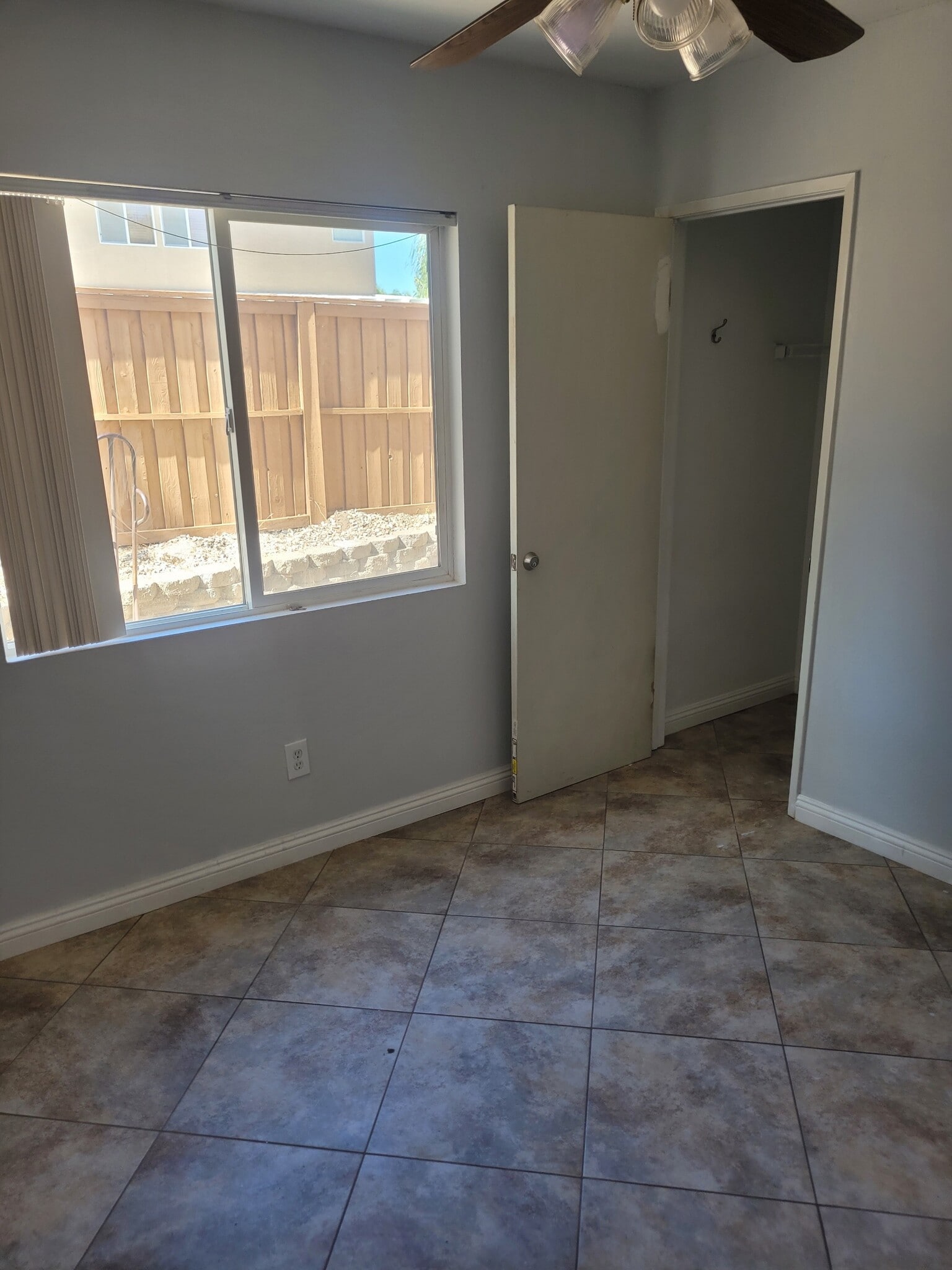 Building Photo - 18885 Oakview Way