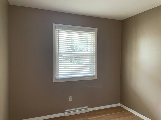 Building Photo - 3421 Holwyn Rd