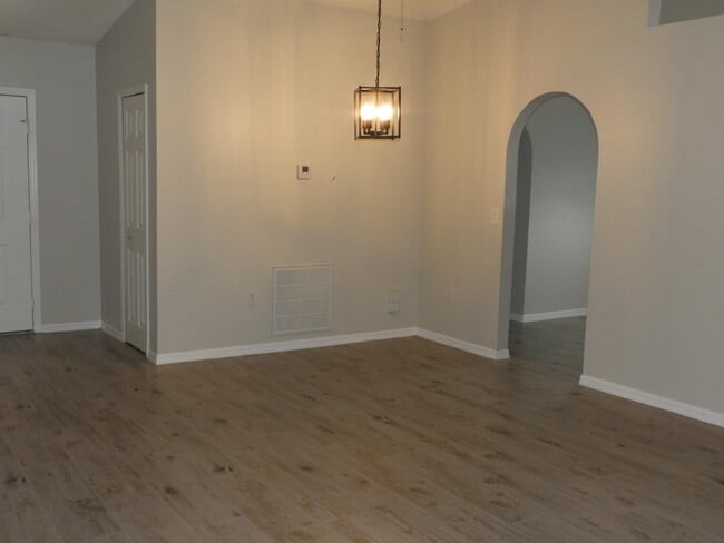 Building Photo - 1520 Vista Lake Cir