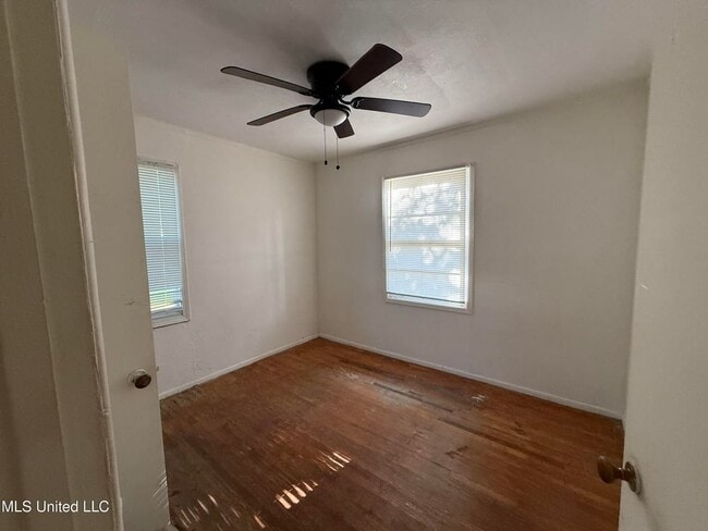 Building Photo - 2609 Brookwood Dr
