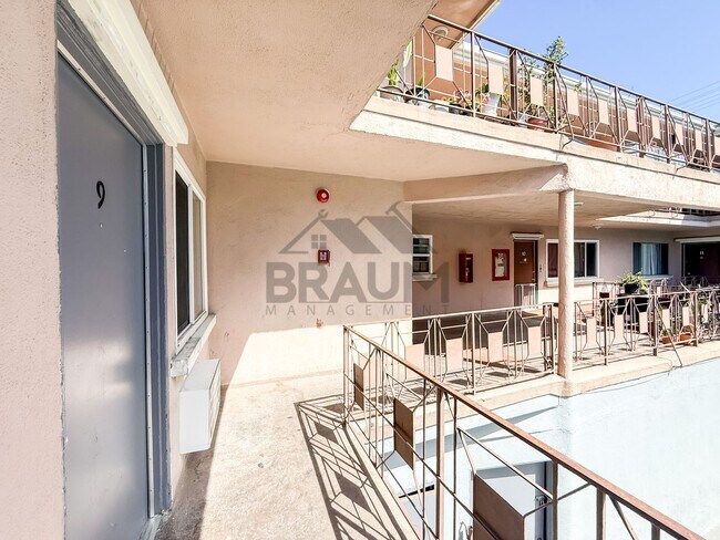 Building Photo - 13129 Oxnard St