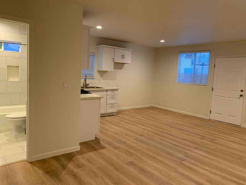 Building Photo - 7847 Beck Ave