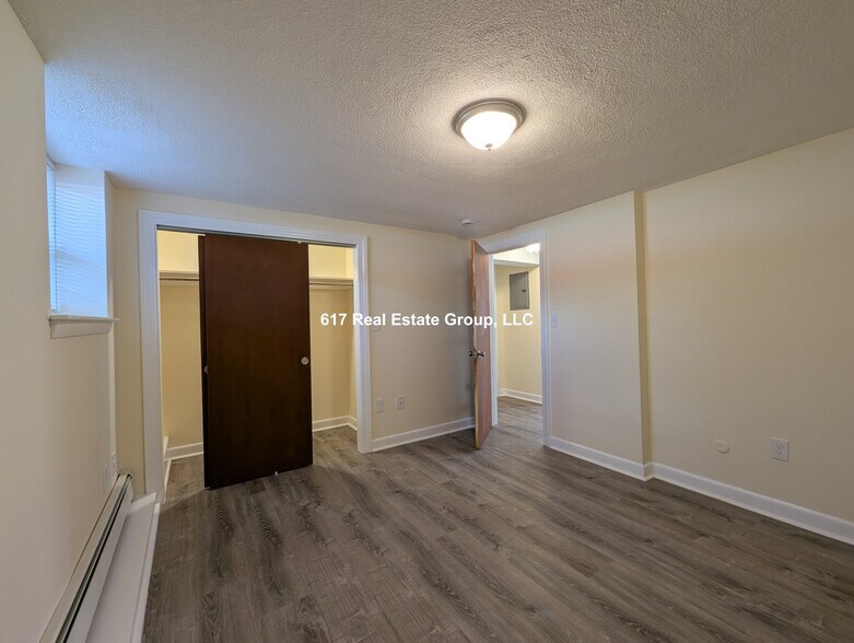 Building Photo - 176 N Beacon St