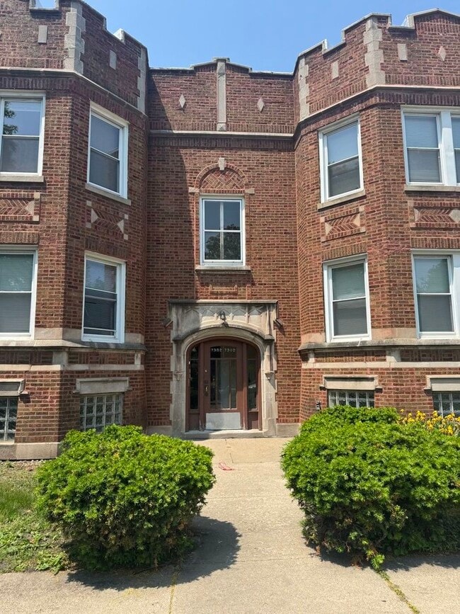 Primary Photo - 7300 S Vernon Ave