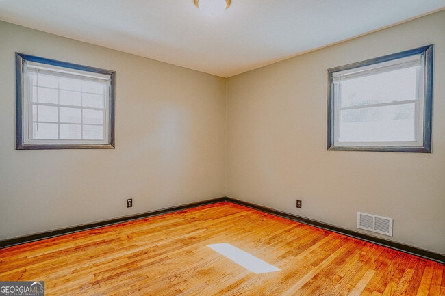 Building Photo - 2877 Whispering Hills Dr