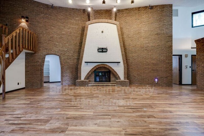 Building Photo - 1382 Hickoryview Ct