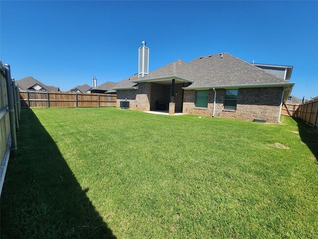 Building Photo - 16013 Dahlia Rd