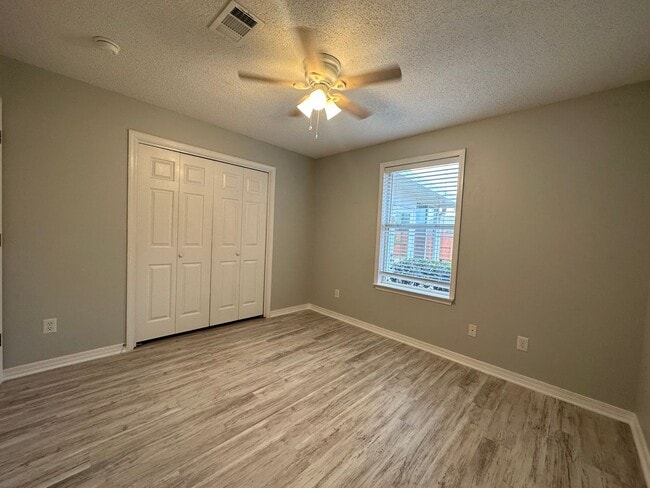 Building Photo - 2026 Coral Reef Rd