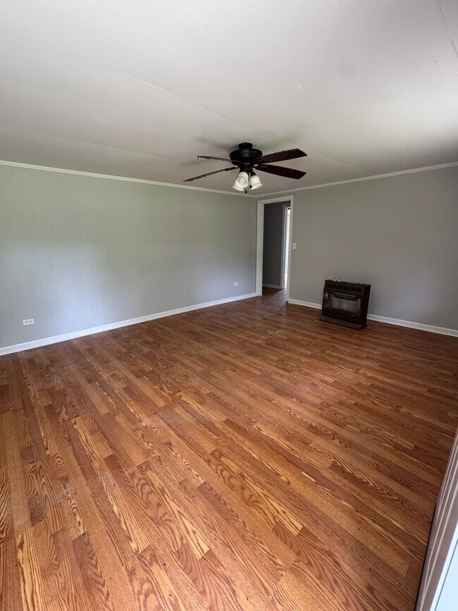 Building Photo - Single Family Residence
