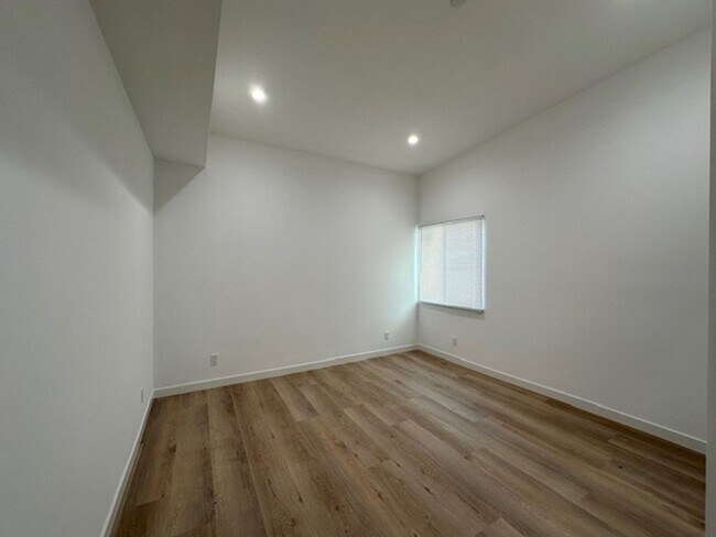 Building Photo - Completely remodeled 4+2 sprawled across a...