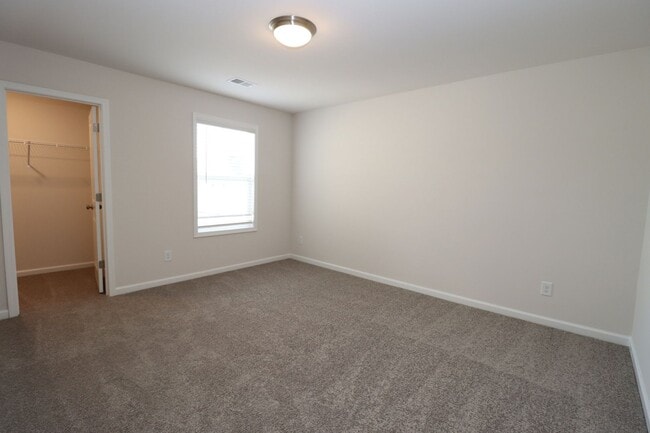 Building Photo - Spacious 3BR Home with Community Pool!