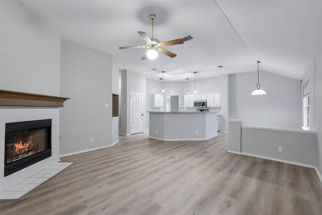 Building Photo - 1810 Coral Dr