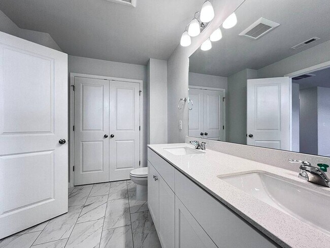 Building Photo - 139 Siebold St