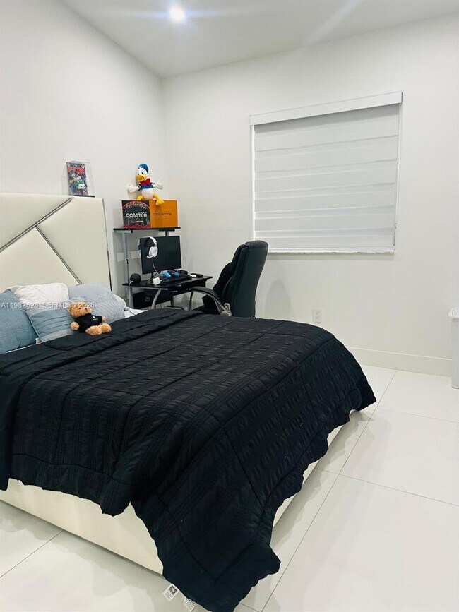 Building Photo - 3482 SW 152nd Pl