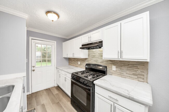 Building Photo - 6817 Anderson St