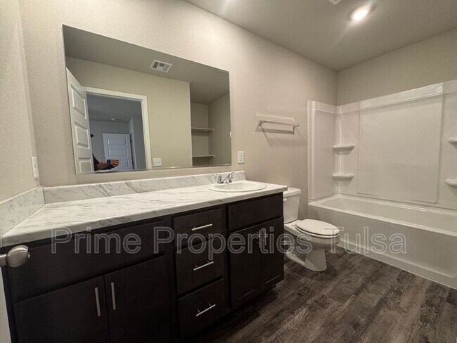 Building Photo - 2920 S 13th St