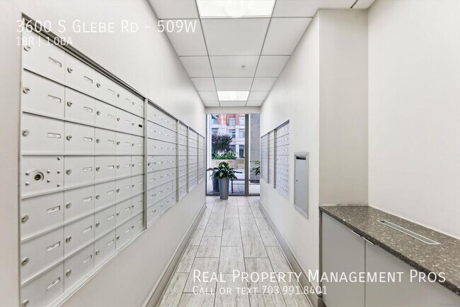 Building Photo - 3600 S Glebe Rd