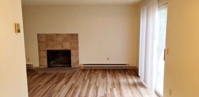 Building Photo - 757