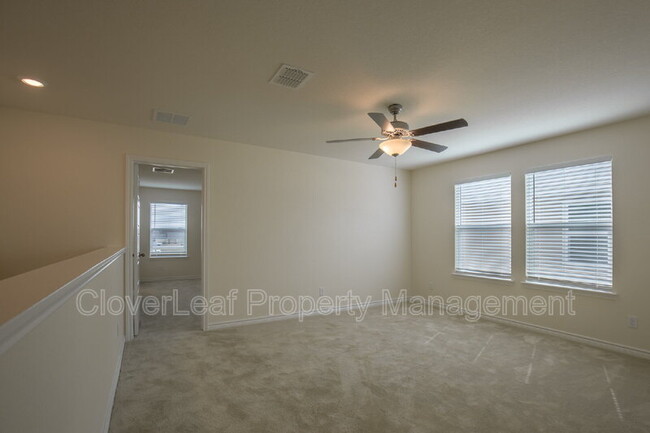 Building Photo - 571 Pebble Bend