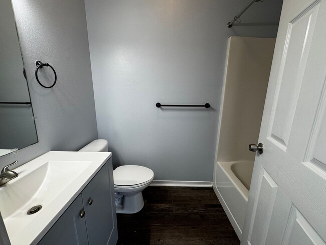 Building Photo - 2 Bedroom, 2 Bathroom Townhouse located in Beautiful Santa Rosa Beach