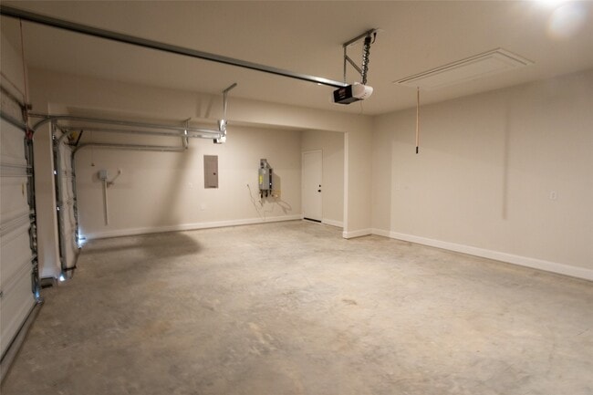 Building Photo - 5445 E Forest Rd