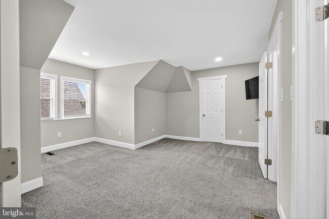 Building Photo - 2417 Washington St