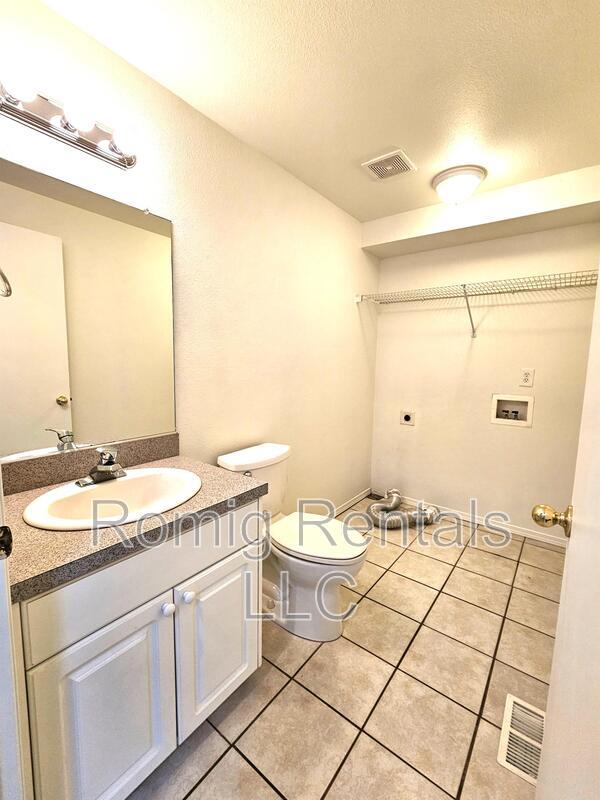 Building Photo - 9703 NE Tenny Creek Dr