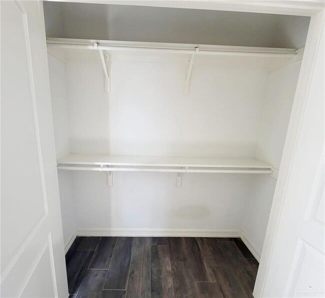 Building Photo - 17 Taft St