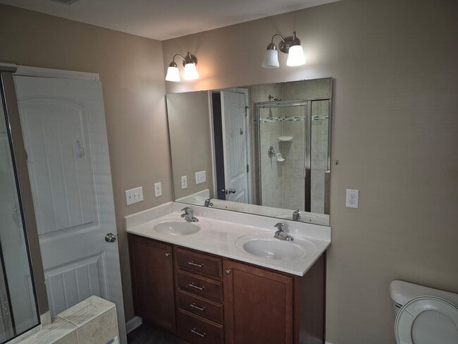 Building Photo - 284 River Oak St