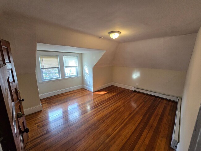 Building Photo - 8-10 Howard Street-Unit 10