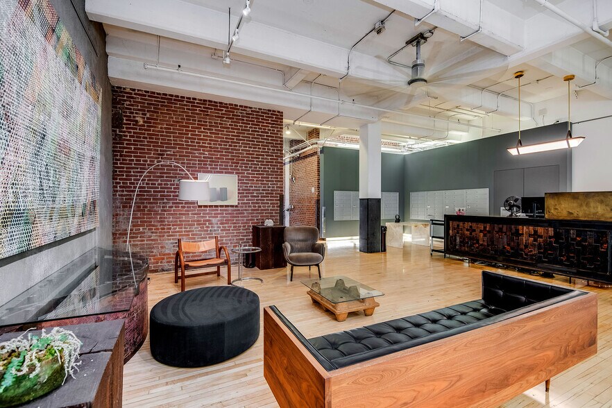 Building Photo - 1850 E Industrial St
