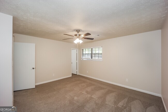 Building Photo - 380 Fleming Ct