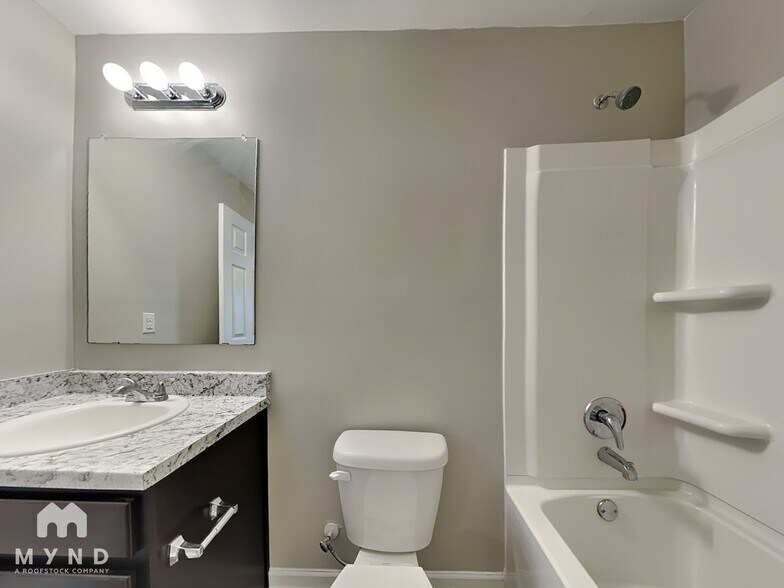 Building Photo - 816 The Heights Ln