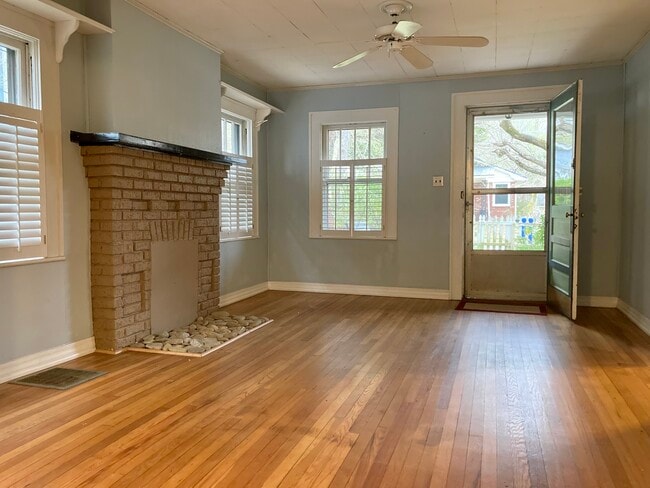 Living room - 60 Barnard Avenue