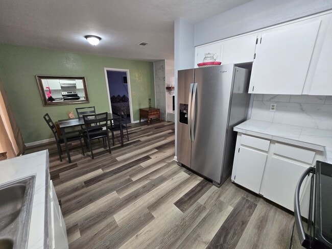 Building Photo - 3/2- Adorable home in Northwood Pines