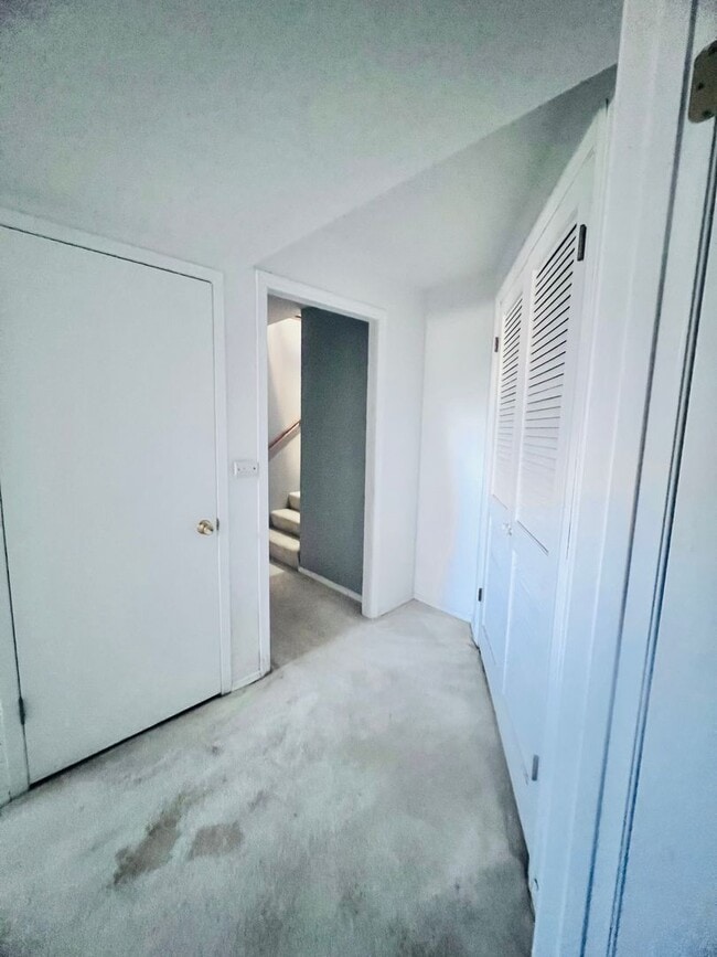 Building Photo - Perfect Nestled Condo Call Now!