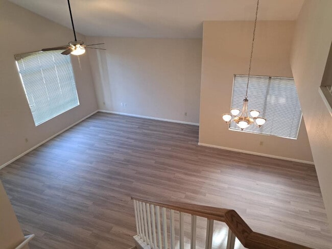 Building Photo - 1443 E Vaughn Ave