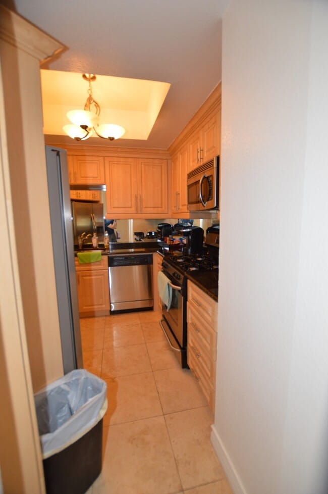 Building Photo - Meridian - Top-Floor 1 Bedroom | 1 Bath with City Views