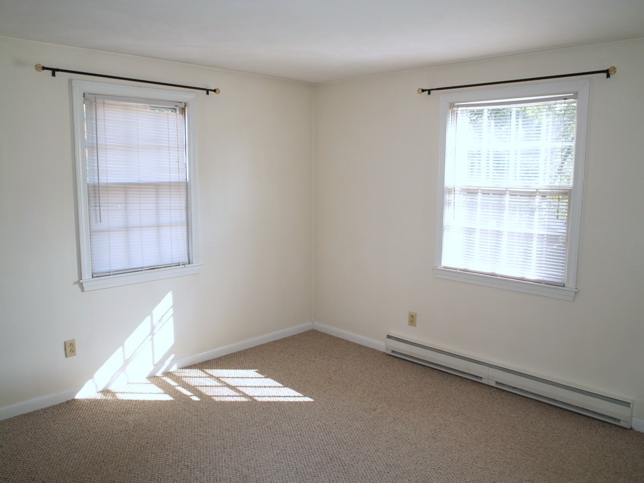 Building Photo - 17 Sinai Cir