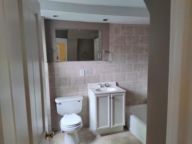 Building Photo - 411 Broadway-