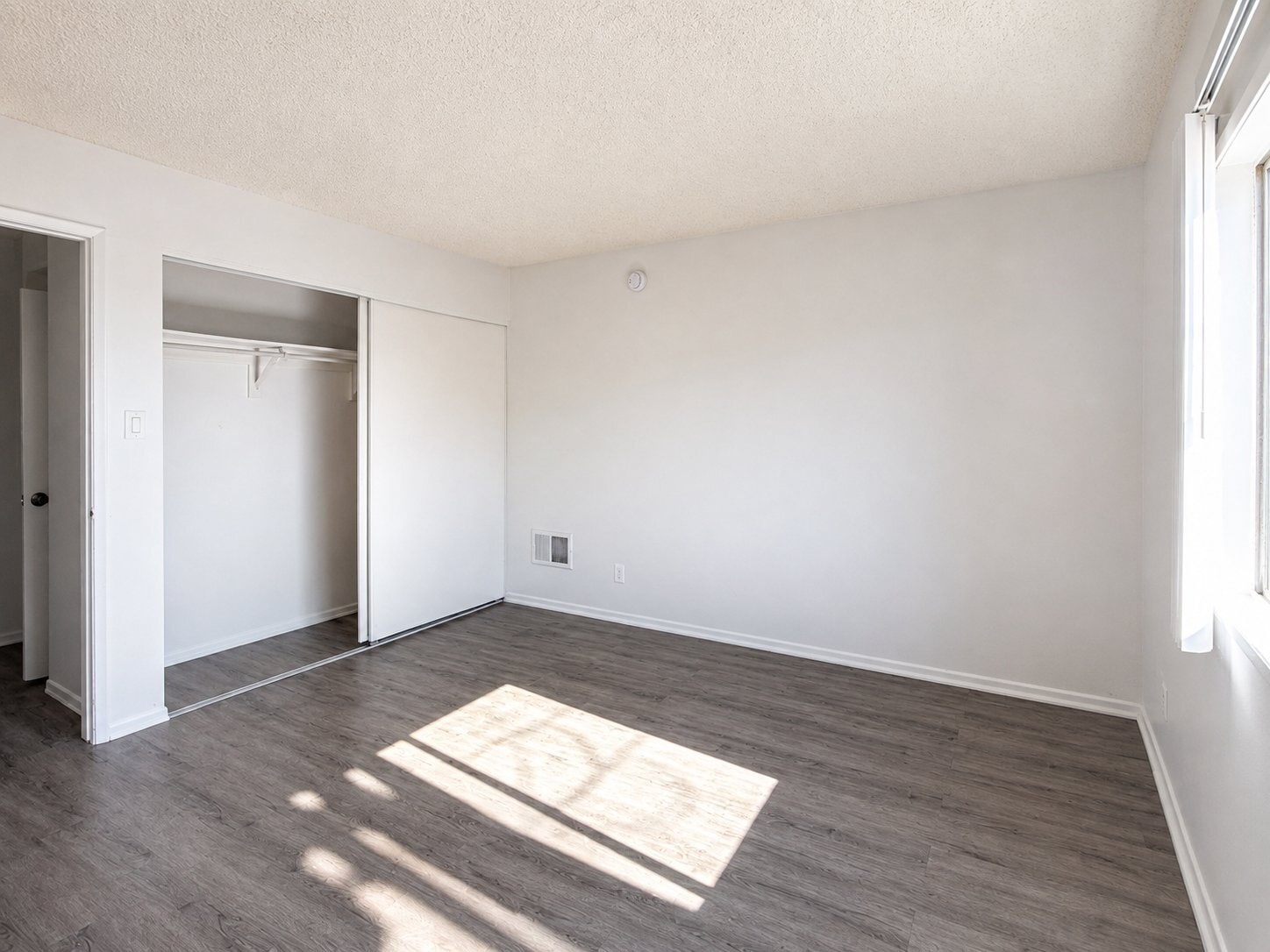 Building Photo - 509 N Berendo St